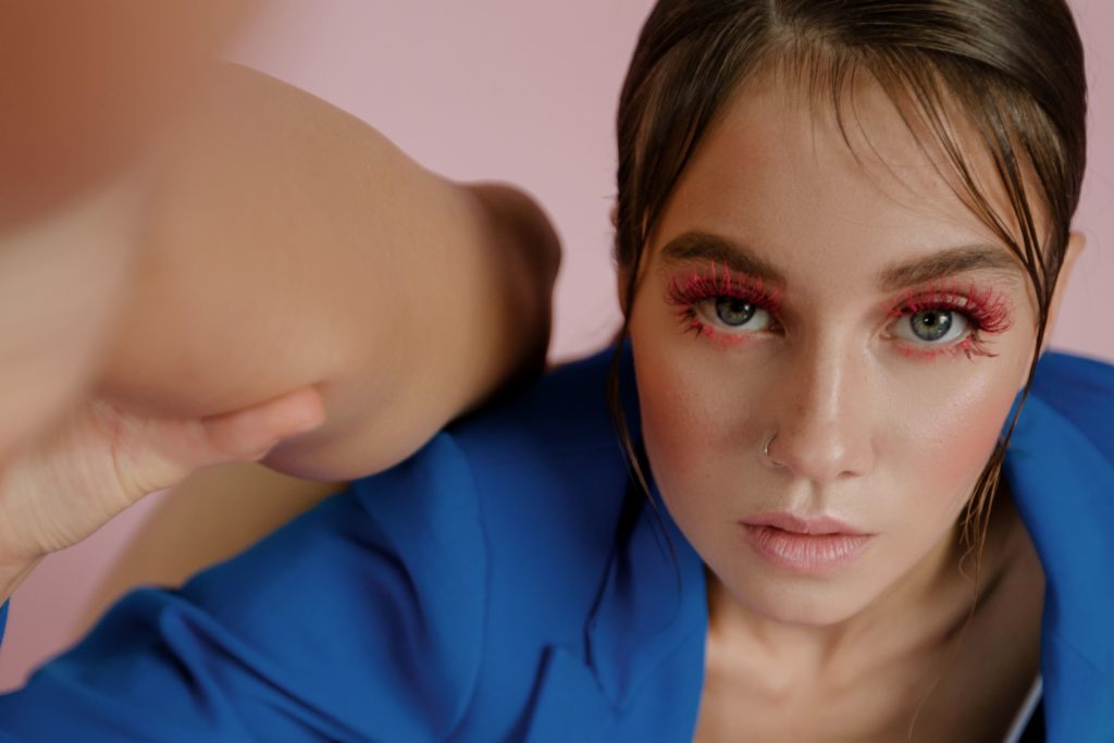 woman-mascara